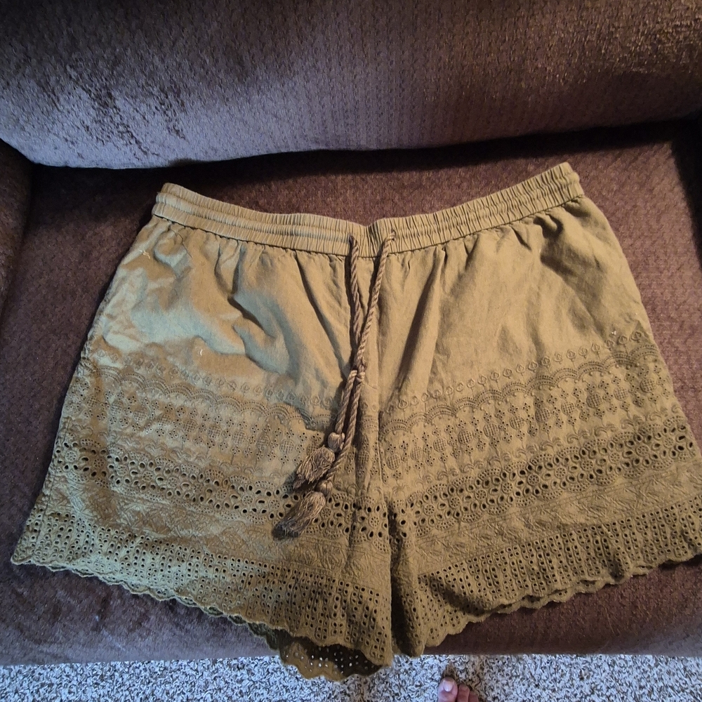 Faded Glory High Waist Green Shorts with Crochet Detailing